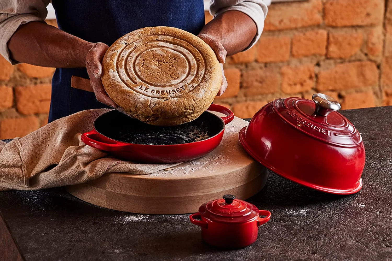 Le Creuset Signature Enameled Cast Iron 9.5 Inch Bread Oven