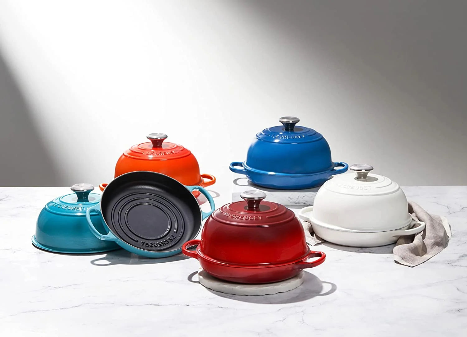 Le Creuset Signature Enameled Cast Iron 9.5 Inch Bread Oven